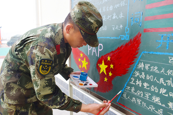 原來(lái)部隊(duì)的黑板報(bào)是這樣出的